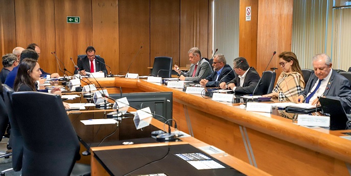 ABELHA PARTICIPA DE REUNIÃO COM MINISTRO LUIZ MARINHO