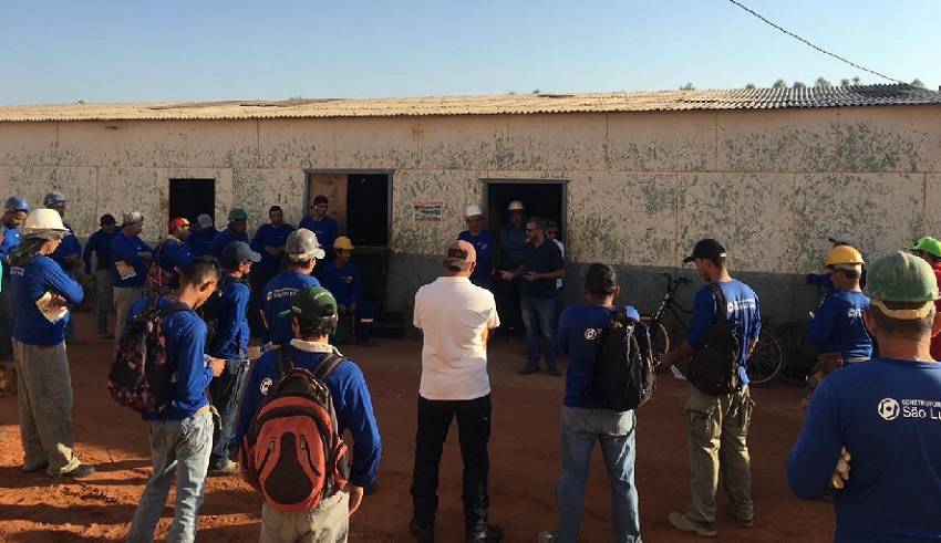 PRESIDENTE LICENCIADO DO SINTRACOM VISITA CANTEIRO DE OBRA NA GAMELEIRA EM CAMPO GRANDE