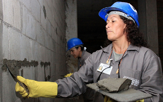 PROJETO PREVÊ COTA DE 5% DOS POSTOS DE TRABALHO NA CONSTRUÇÃO CIVIL PARA MULHERES  