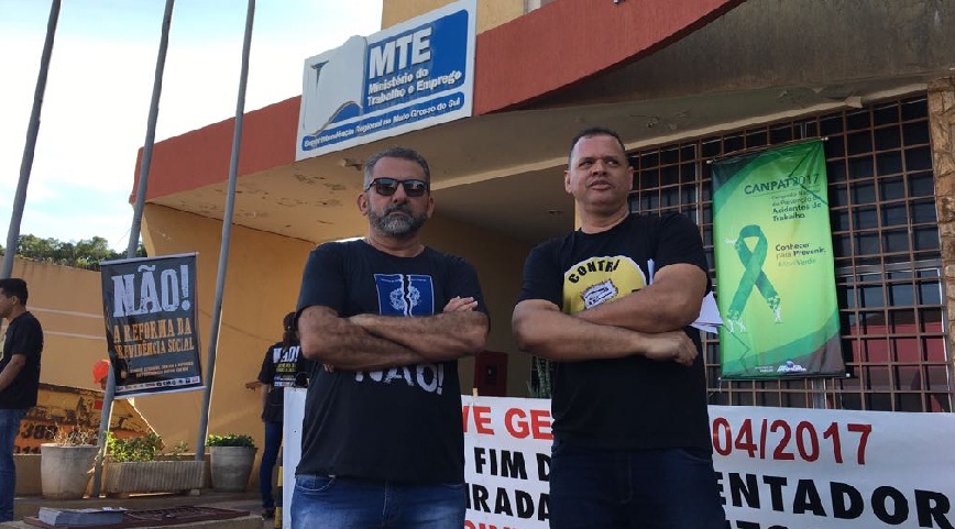 SINTRACOM PARTICIPA DE PROTESTO NO MINISTÉRIO DO TRABALHO