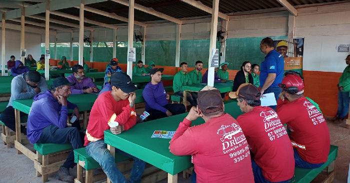 SINTRACOM CONVERSA COM TRABALHADORES DA MRV NO BAIRRO PANAMÁ