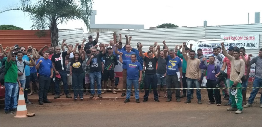 TRABALHADORES PARALISAM OBRA EM CAMPO GRANDE PARA EXIGIR DIREITOS IGUAIS